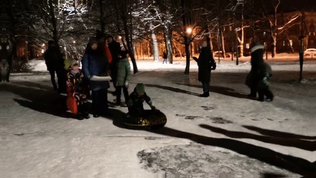 Катание на ватрушках. Пушкин, Ленинские горки смотреть онлайн