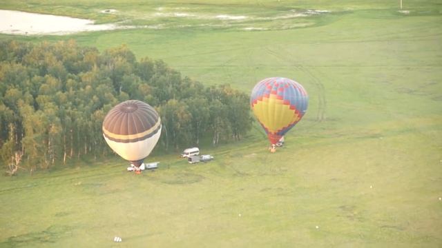 Полет большой компании на воздушном шаре смотреть онлайн