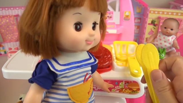 Hamburger cooking and baby doll kitchen play house смотреть онлайн