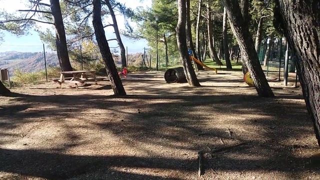 Игровая площадка в итальянской деревне. смотреть онлайн