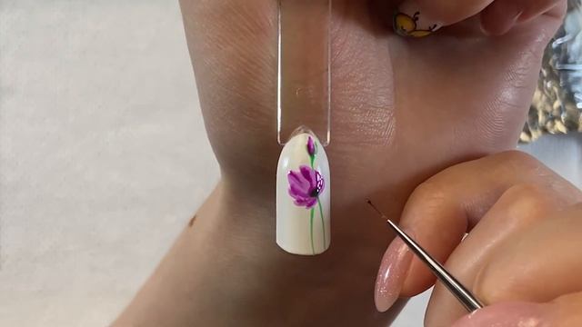 Дизайн ногтей пошагово. Цветок на ногтях гель лаком. МК как рисовать рисунки на ногтях. Цветы. смотреть онлайн