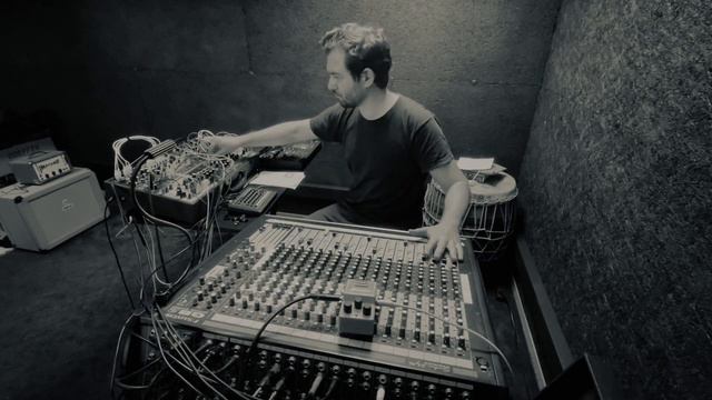Make noise shared system - MFB 522 - Toraiz Squid - Yamaha TG33 смотреть онлайн