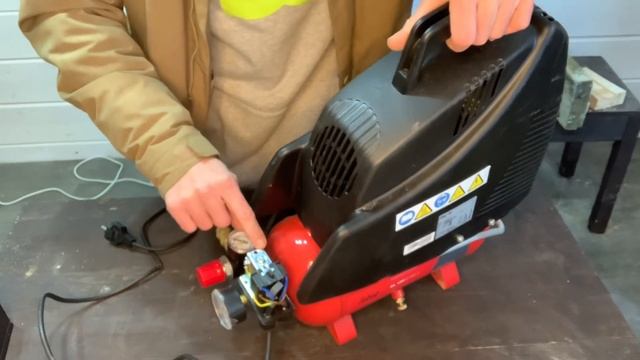 Компрессор FUBAG OL 195/6 CM1.5 / Муки покупки / Регулировка давления в ресивера на 3:20 / Отзыв смотреть онлайн