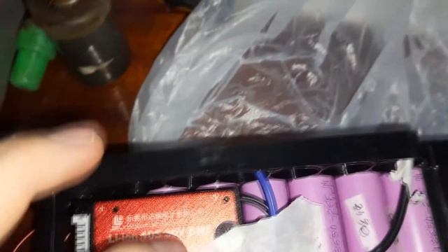 Сборка аккумулятора для электро велосипеда Часть 4: Подключение BMS смотреть онлайн