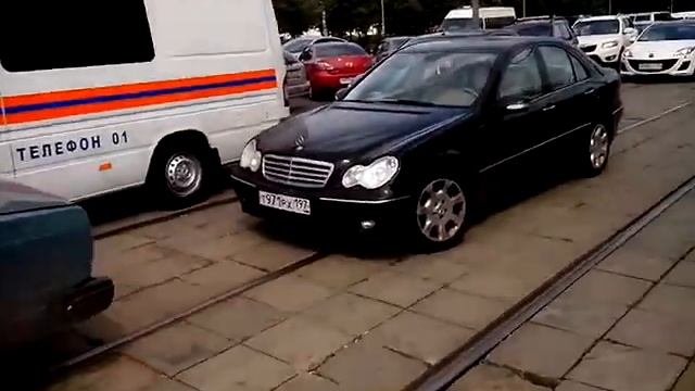 Езда по встречке (трамвайная линия) смотреть онлайн