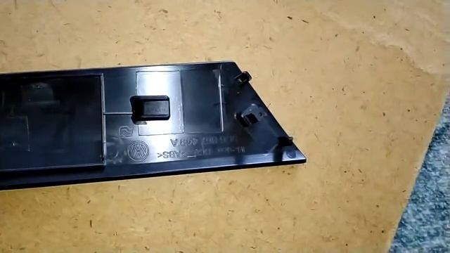 Молдинг задней левой обшивки двери VW Jetta 5C6867449A смотреть онлайн