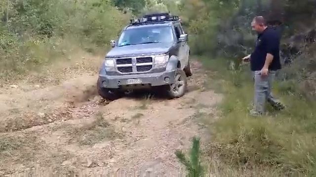 DODGE NITRO offroad in Spagna. Pirenei 4x4 смотреть онлайн