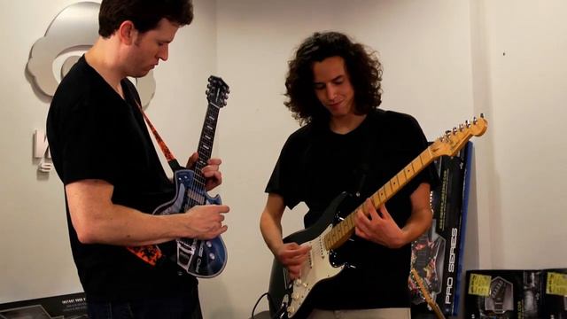 Paper Jamz Pro Guitar jams with a Real Guitar - WowWee Sessions #3 смотреть онлайн