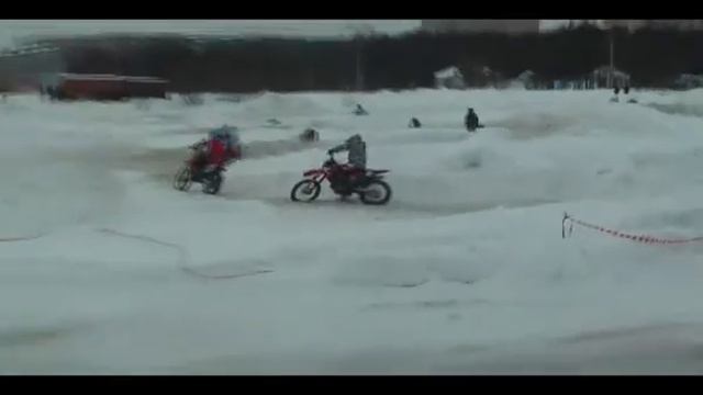 MX 250 + open 28_04_10 Ревда-2 заезд.flv смотреть онлайн