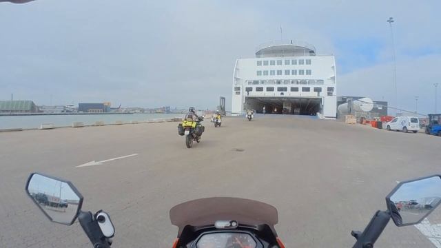 2 Days on this Ferryboat passing the Faroe Islands to get to Iceland on a Honda Dominator 650 /Ep.3 смотреть онлайн