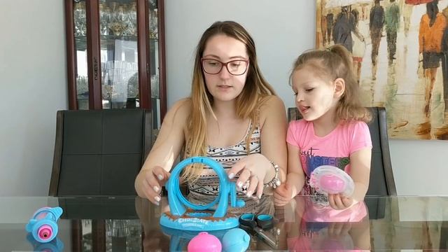 Делаем сами шоколадные яйца с сюрпризом .Chocolate egg surprise maker смотреть онлайн