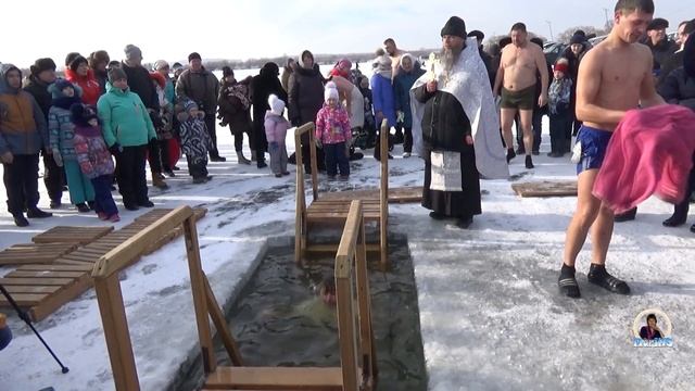 Крещение/КУПАНИЕ в проруби с Некрасовка. 19 январь 19г/Хабаровский кр смотреть онлайн