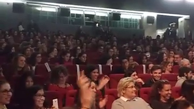 Роберт на сессии Вопрос-ответ в Лиссабоне смотреть онлайн