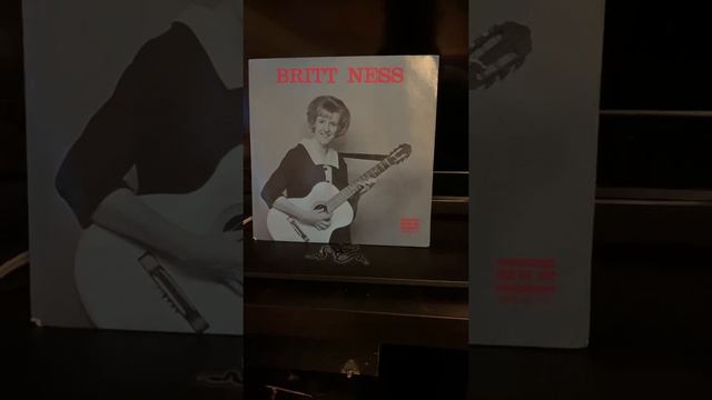 Britt Ness: Underfulle dype fred смотреть онлайн