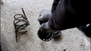 Nissan Note 2007 года  Ниссан Ноут 1,6  Замена передних стоек