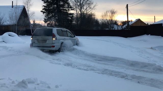 Prado 120 Vs Pajero Sport Snow Rush