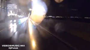 А по темным улицам гуляет дождь