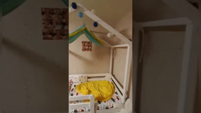 Кроватка домик из массива берёзы с гамаком ecobedhouse.ru смотреть онлайн