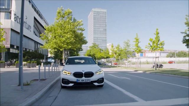 BMW F40 118d In Mineralweiß Metallic Und Sport Line