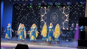 "Йиппиджан"  девичий танец на деревянной обуви