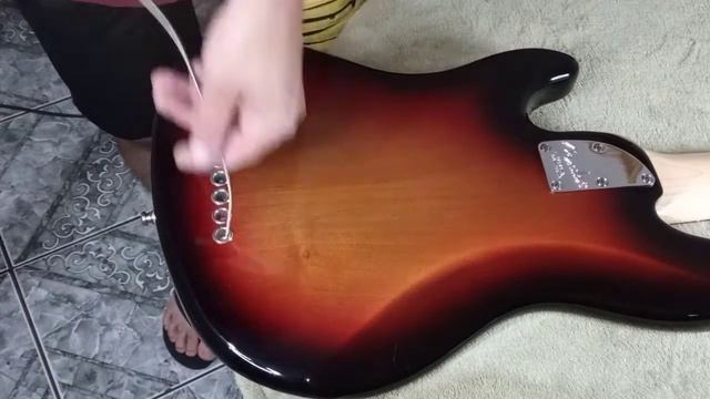 COMO TROCAR AD CORDAS DO BAIXO FENDER AMERICAN DELUXE JAZZ BASS V 2007 смотреть онлайн