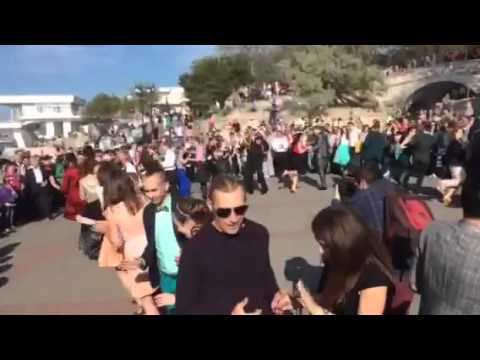 Кадриль - Первый бальный флешмоб в честь Дня Победы смотреть онлайн