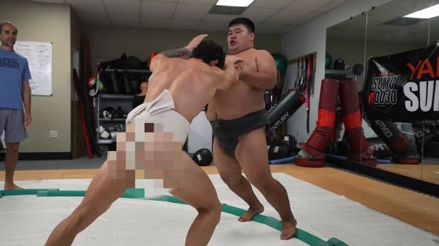 Training W/ Worlds Heaviest Sumo Wrestler смотреть онлайн