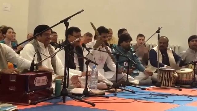 Bhajan Jay Ganesh. Performed by Mukhiram ji and his band. смотреть онлайн