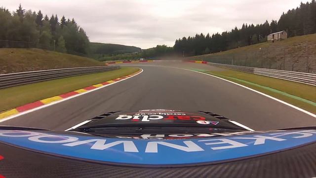 Tom Chilton at the legendary Spa-Francorchamps track gives you a walkthrough смотреть онлайн