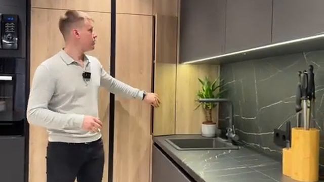 Кухня гостиная 60м2 Современная кухня с островом. Графит + серое дерево. Салт кухни Обзор кухни. смотреть онлайн