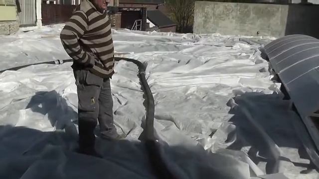 Этапы создания зеленой кровли: нанесение субстрата смотреть онлайн