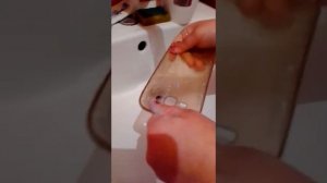 как отмыть желтый чехол