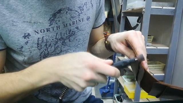 Кошелек своими руками из натуральной кожи. Прошивка изделия. Обработка уреза. Бесплатная выкройка. смотреть онлайн
