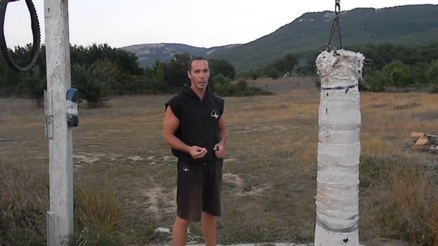 Наработка "вырубающего" удара ногой на груше смотреть онлайн