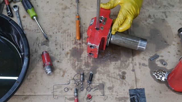 MUST HAVE TOOL! How To Fix or Rebuild a Floor Jack [BOTTLE JACK] смотреть онлайн