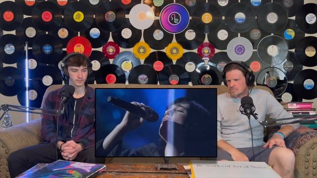 We React To BILLIE EILISH & FINNEAS - NO TIME TO DIE (Live From The Oscars 2022) смотреть онлайн