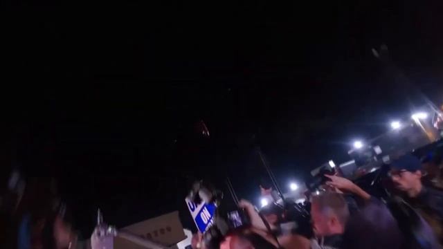 Live: UAW union members walk off job at Ford and Chrysler distribution centres in Michigan смотреть онлайн