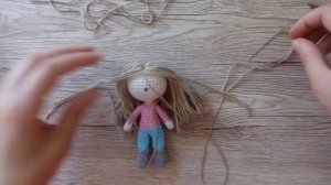 Как сделать волосы вязаной кукле из пряжи