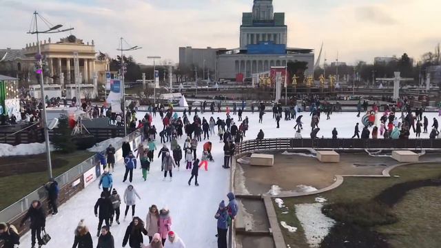 Катаемся на катке ВДНХ с январь 2018 смотреть онлайн