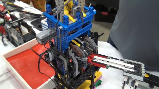 LEGO Great Ball Contraption With 83 Modules! Brickworld Indy 2017 смотреть онлайн