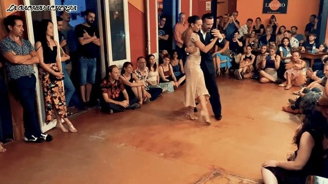 Constanza Vieyto & Ricardo Astrada con El Cachivache Tango, Todo en la milonga смотреть онлайн