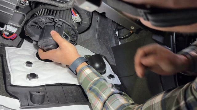 Blower Motor Fan Replacement - Chevrolet Equinox (10-2017) смотреть онлайн