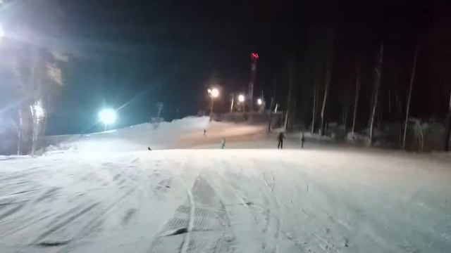 С горы на сноуборде ночью смотреть онлайн