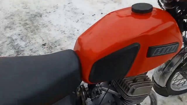 Запуск мотоцикла Иж юпитер 5 после небольшого простоя. смотреть онлайн