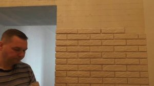 Укладка декоративного камня в коридоре. Отделка арки.