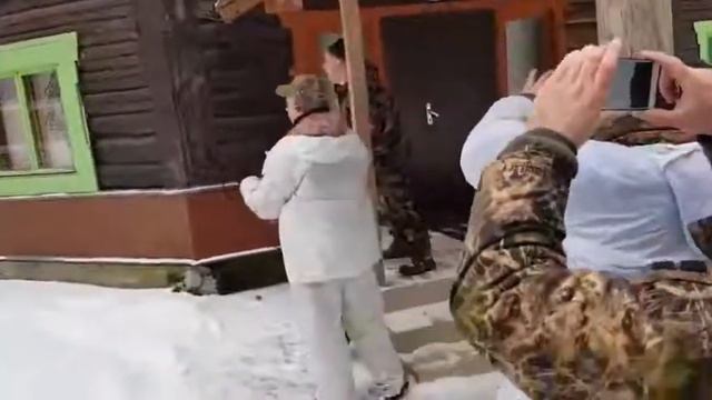 ЖКХ на заметку)) новый способ сбивания сосулек смотреть онлайн