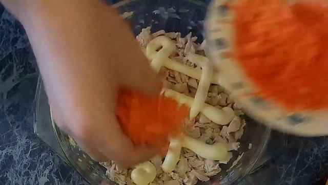 САЛАТ С КУРИЦЕЙ И ЯБЛОКАМИ смотреть онлайн