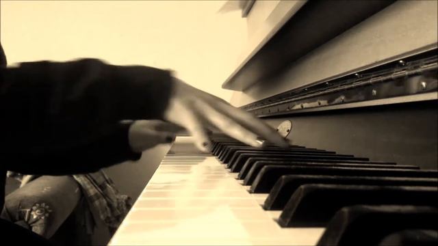 Amelie piano played by Vanessa Wegert смотреть онлайн
