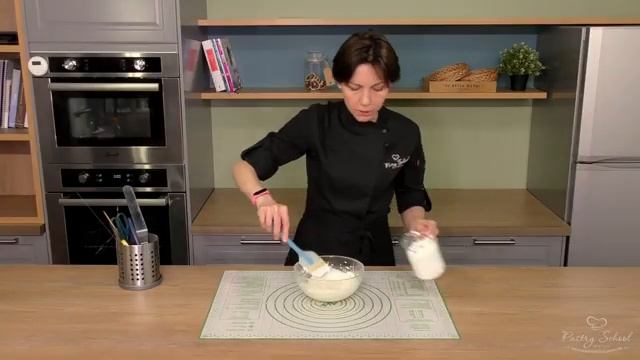 МЕДОВЫЙ РУЛЕТ В КАРАМЕЛЬНО-АРАХИСОВОЙ ШУБКЕ смотреть онлайн