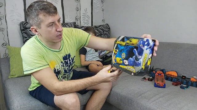 Новые Screechers. Распаковка и игра Дикие Скричеры Скричер - гонщик 4 в 1 и Пускатель дисков смотреть онлайн